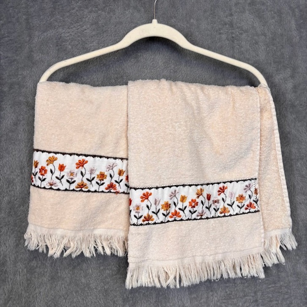 Vintage Cannon Gold Label Embroidered Floral Fringe Bath Towels Cream Set of 2